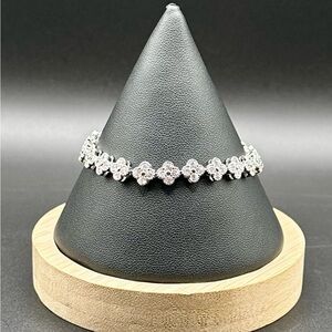 Stunning 14K White Gold Finish Clover Tennis Bracelet – 6.5"